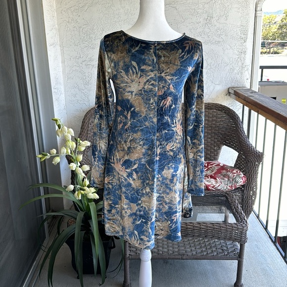 Tilden Blue Floral Velour Dress Size XS - Picture 6 of 7
